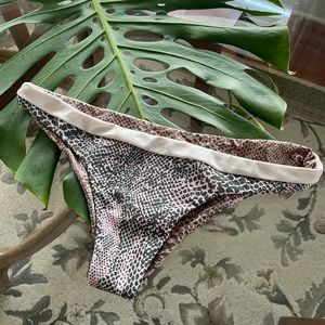 Acacia Tropical Snake